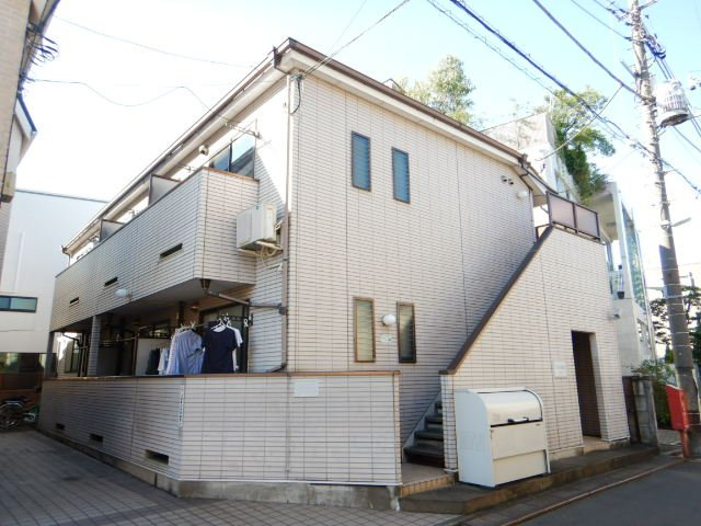 ドミトリ駒沢の外観