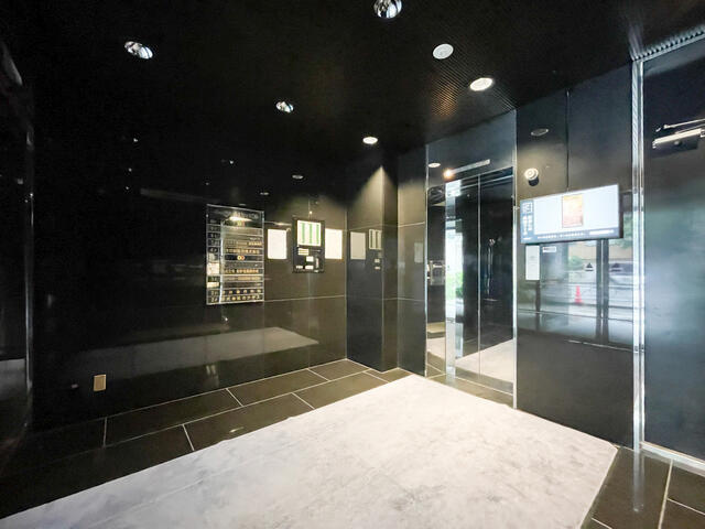 イーグル浜松町のエントランス