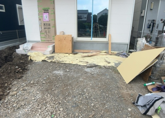 【庭】 | 庭があることでガーデニングや家庭菜園はもちろん、こどもの遊び場やペットを放して遊ぶことができます。また、家の周囲に余裕があるということです。隣地との間があれば、十分な日当たりと、風通しが確保できます。