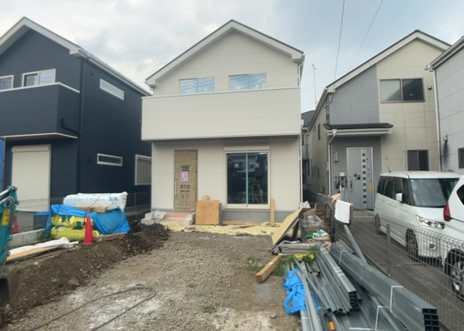 【構造・工法・仕様】 | 木造住宅とは土台、壁、柱など建築物の強度を支える構造体の材に木が使用されている構造を指します。構造体は建物の自重を支えるだけではなく風圧や水圧、積裁荷重などあらゆる衝撃に耐えるための基礎です。