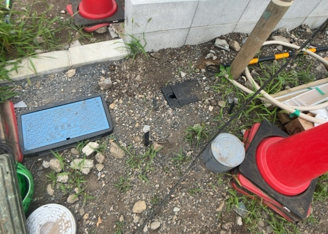 【設備】 | 敷地内には、散水栓や立水栓があります。水道水を直接利用できるため、水を運ぶ手間を省くことが出来ます。大量の水を必要とする洗車作業や清掃などに役立ちます。その他設備とあわせて、現地でご確認ください。
