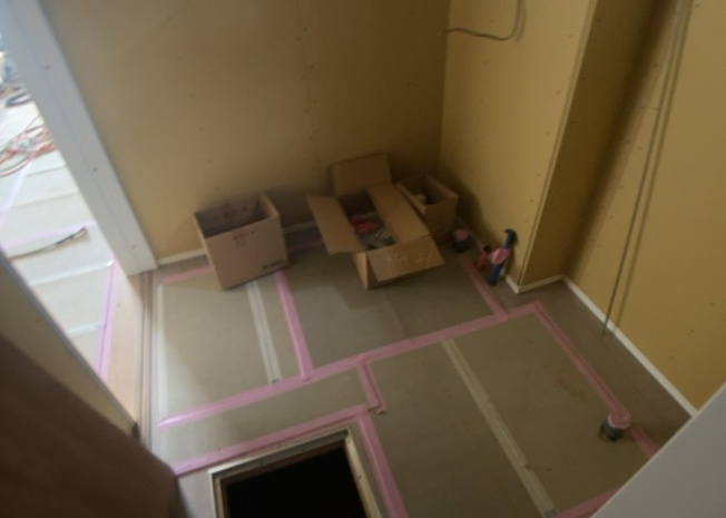 【脱衣所】 | 多くの戸建て住宅で見かける洗面脱衣所は、洗面台と洗濯機が2畳ほどのスペースに並べられていて、洗面所が脱衣所を兼ね備えている間取りが一般的です。お客様が利用することもある、パブリックな空間でもあります。