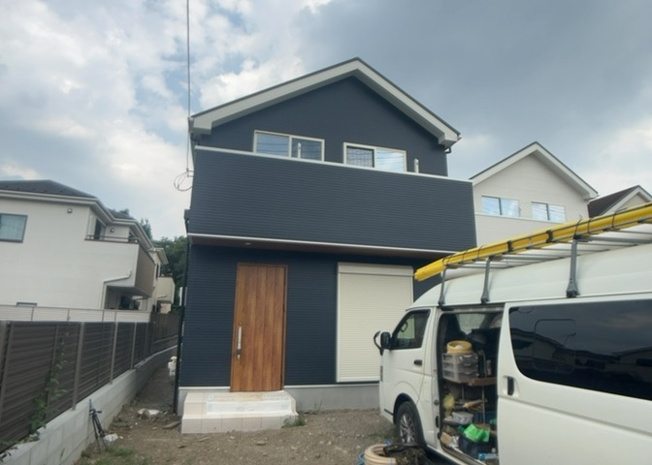【構造・工法・仕様】 | 木造住宅とは土台、壁、柱など建築物の強度を支える構造体の材に木が使用されている構造を指します。構造体は建物の自重を支えるだけではなく風圧や水圧、積裁荷重などあらゆる衝撃に耐えるための基礎です。
