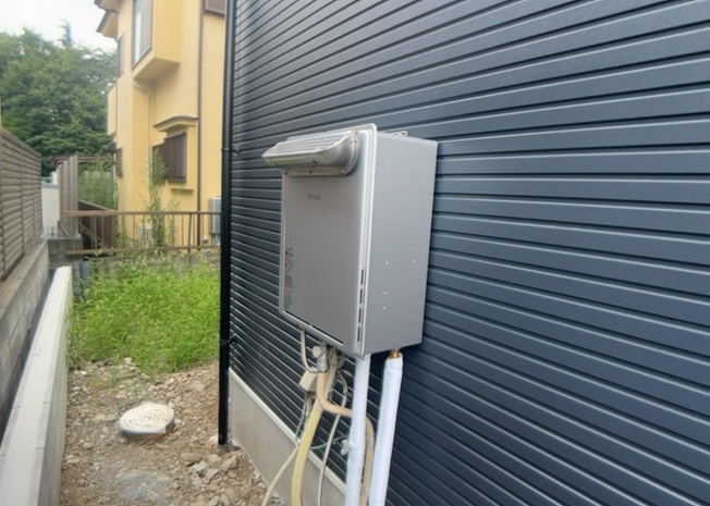 【発電・温水設備】 | 省エネ給湯器とは従来型の給湯器より熱効率が高く、少ない燃料でたくさんのお湯を沸かすことが出来る高効率な給湯器のことを指します。また、省エネ給湯器には種類があり、利便性や効果なども様々です。