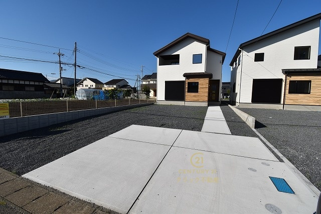 TERRACE　ひたちなか市高場　1期 　1の駐車場|駐車場は十分なスペース。ご家族それぞれが車をご所有の場合や、来客の際も安心です。
内覧可能です。ご予約はHPから、またお電話でもお気軽にどうぞ。