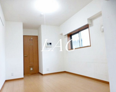 【居間・リビング】 | Ｃａｓａ　Ｓｐｌｅｎｄｉｄｏ　Ｔｏｒａｎｏｍｏｎ　Ｅｓｔ | 洋室のお部屋です。