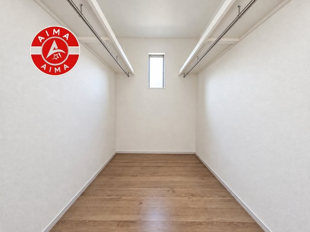 福岡市南区和田2丁目第2-1棟（1号棟）の内観：施工例|洋服や大きな荷物が多い方や人数の多いご家族などは、一般的なクローゼットよりもウォークインクローゼットのほうが使い勝手が良いです。