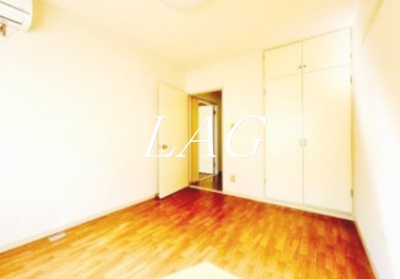 【居間・リビング】 | 三田ハウス | 洋室のお部屋です。