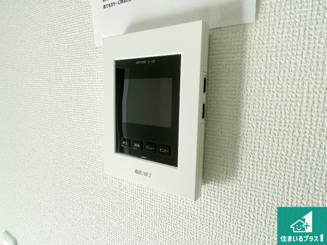 京都市左京区修学院室町　第1期　新築一戸建ての防犯設備|カラーモニターインターホン！声だけでなく来訪者の姿や顔がモニターで確認できるので、小さなお子様がいらっしゃるご家庭でも安心できます！