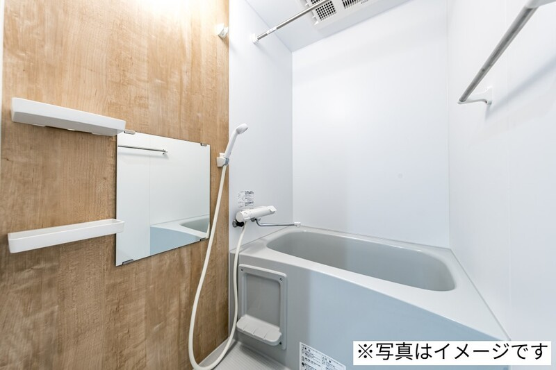 府中市住吉町２丁目のアパートの浴室