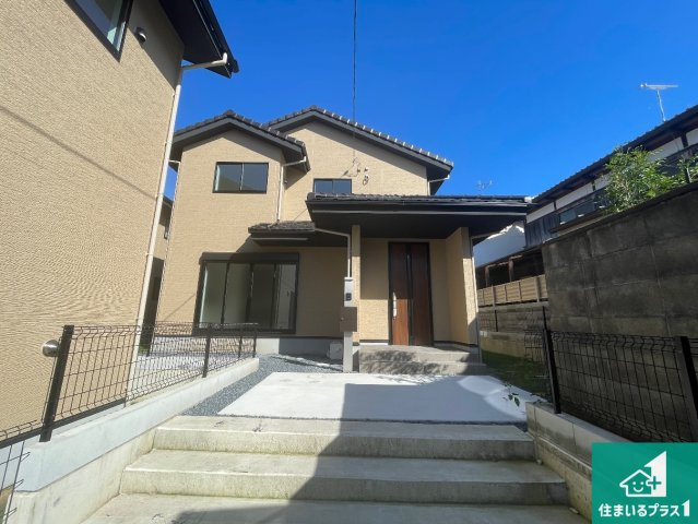京都市左京区修学院室町　第1期　新築一戸建ての外観|前面道路は車の通りも少なくて安心です。
