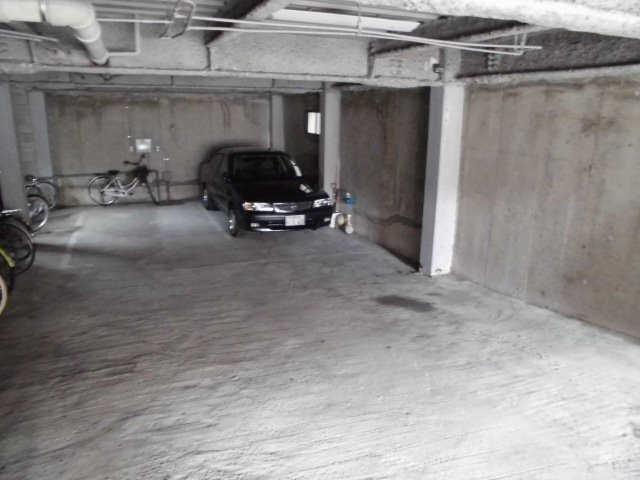 キャロル豊中の駐車場