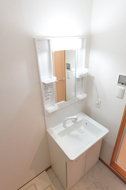 ニューシティアパートメンツ円上町の洗面所|前回募集時の写真です。