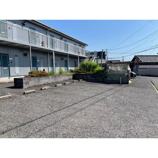 エクセレント中西の駐車場