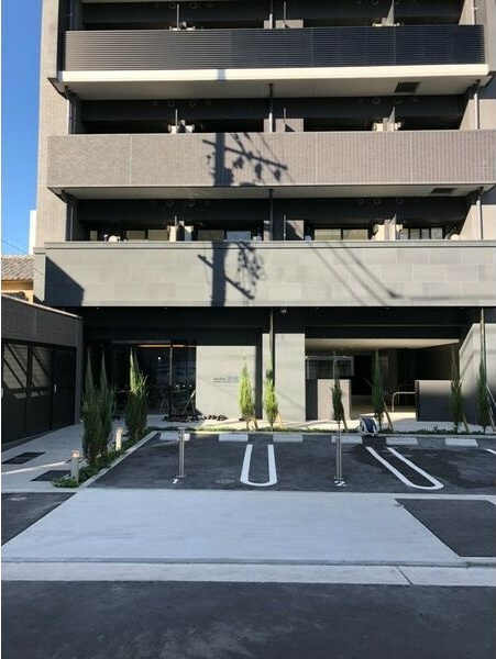 メイクス矢場町の駐車場