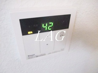 【設備】 | サンハイツ | 給湯パネルです。