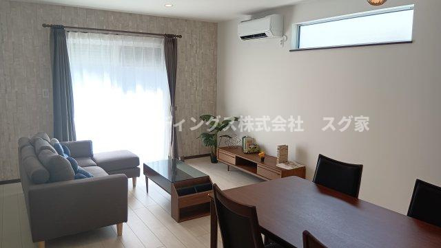 福知山市字長田小字市場戸建て住宅の居間・リビング