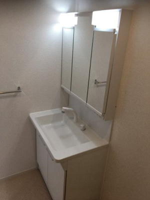 【洗面所】 | フェリーチェ前田 | 忙しい朝には欠かせない洗面所です