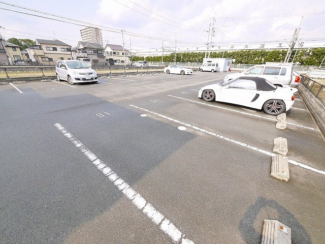 レオパレスＳＴＥＬＬＡの駐車場|駐車スペースもあります