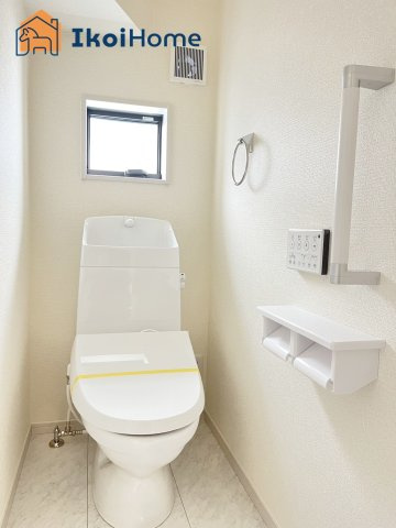 明石市西明石町5丁目　新築戸建のトイレ|◆同社施工例◆1階・2階にウォシュレット、暖房便座、脱臭機能を標準装備のトイレを完備！