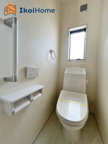 明石市西明石町5丁目　新築戸建のトイレ|◆同社施工例◆トイレが2か所あるので夜中も安心です。朝のトイレ渋滞も心配いりません。