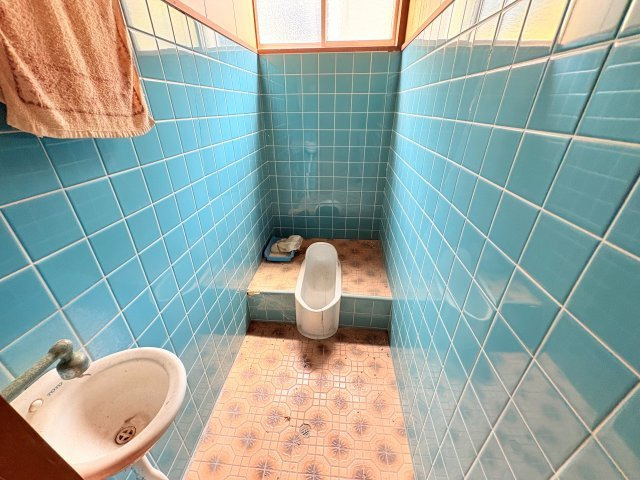 田川郡糸田町　工場・物置付　5LDKのトイレ