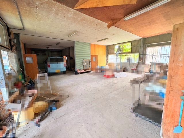 田川郡糸田町　工場・物置付　5LDKの駐車場
