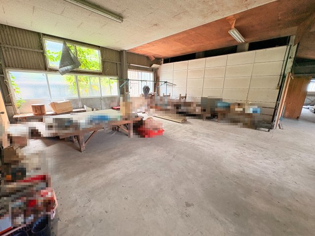 田川郡糸田町　工場・物置付　5LDKの駐車場