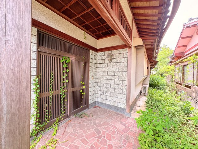 田川郡糸田町　工場・物置付　5LDKの玄関