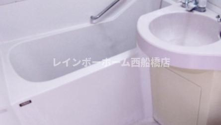 ローズガーデンA32番館の浴室