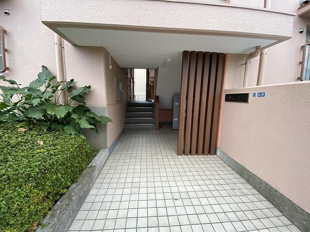 川野レジデンスのエントランス