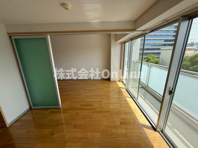 八尾市本町２丁目の賃貸マンションの洋室