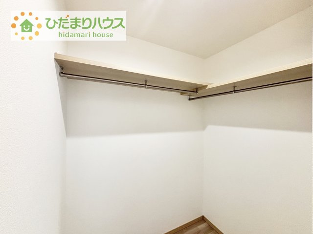 【収納】 | 龍ケ崎市藤ケ丘６丁目　中古戸建 | お風呂上りの着替え以外にも、2階へ持っていくのが大変なアウターなども、たくさんのお洋服を収納できます！！