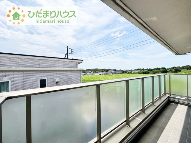 【バルコニー】 | 龍ケ崎市藤ケ丘６丁目　中古戸建 | インナーバルコニーになっているため、洗濯物も良く乾きそうですね♪