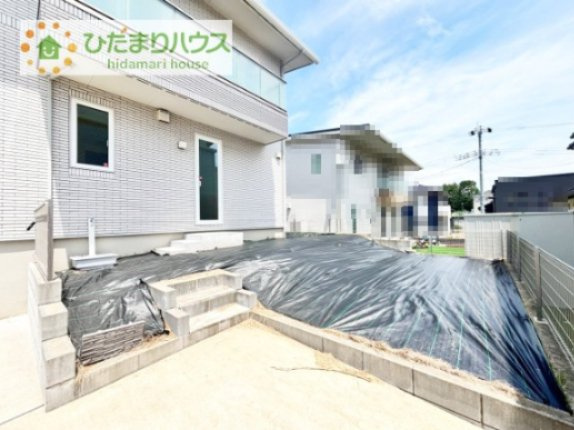 【庭】 | 龍ケ崎市藤ケ丘６丁目　中古戸建 | 広いお庭でBBQやお子様のプールはいかがでしょうか？
車やバイクが好きな人は、タイヤなどをしまう物置も置けてしまいます(^^)/