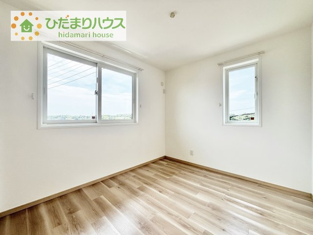 【洋室】 | 龍ケ崎市藤ケ丘６丁目　中古戸建 | 窓が多く、明るい空間を演出してくれます(*^^*)
