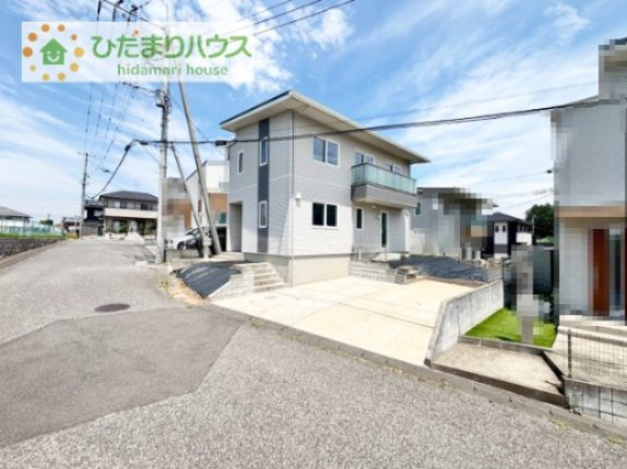 【前面道路含む現地写真】 | 龍ケ崎市藤ケ丘６丁目　中古戸建 | 前面道路は約6ｍで車のすれ違いや駐車も安心ですね(*^^*)