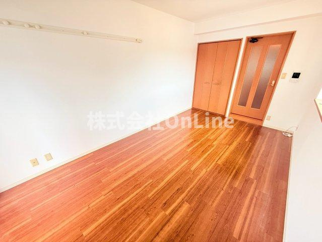 八尾市光町２丁目の賃貸マンションの洋室