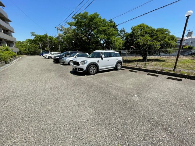 ジョイフル明和の駐車場