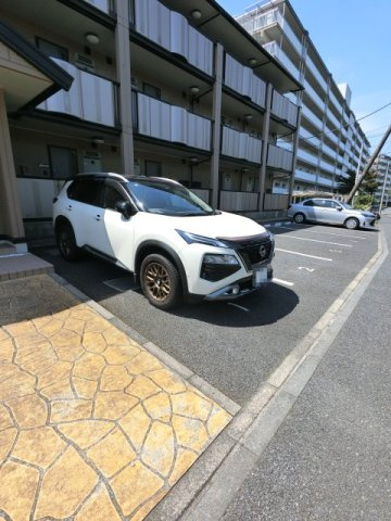 グランドパレスの駐車場