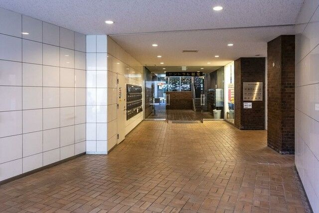 セントラル経堂 店舗棟のロビー