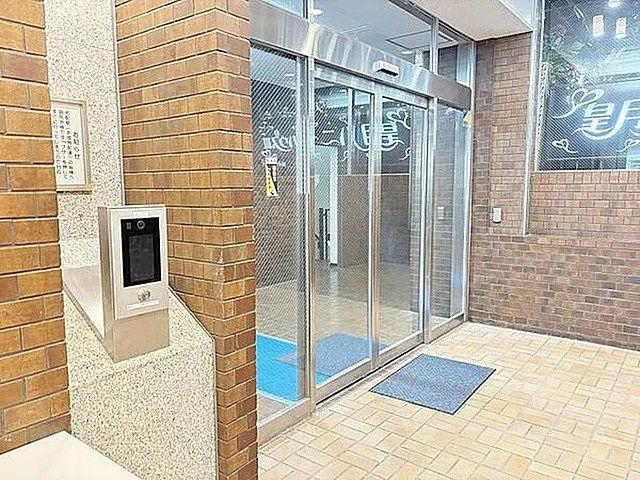 セントラル経堂 店舗棟のエントランス
