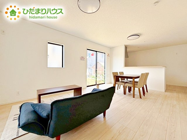 【居間・リビング】 | 小美玉市納場第4　新築戸建 | おもちゃを広げてもゆとりのあるリビングは、お子様の成長を見守っていく、大切な空間です♪
