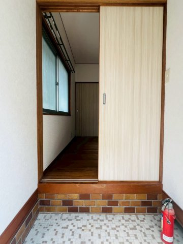 王居殿1丁目テラスハウスの玄関