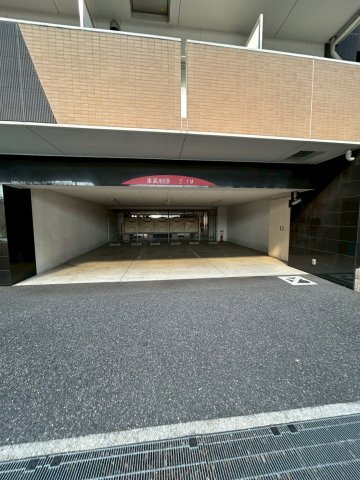 セレニテ西宮本町の駐車場