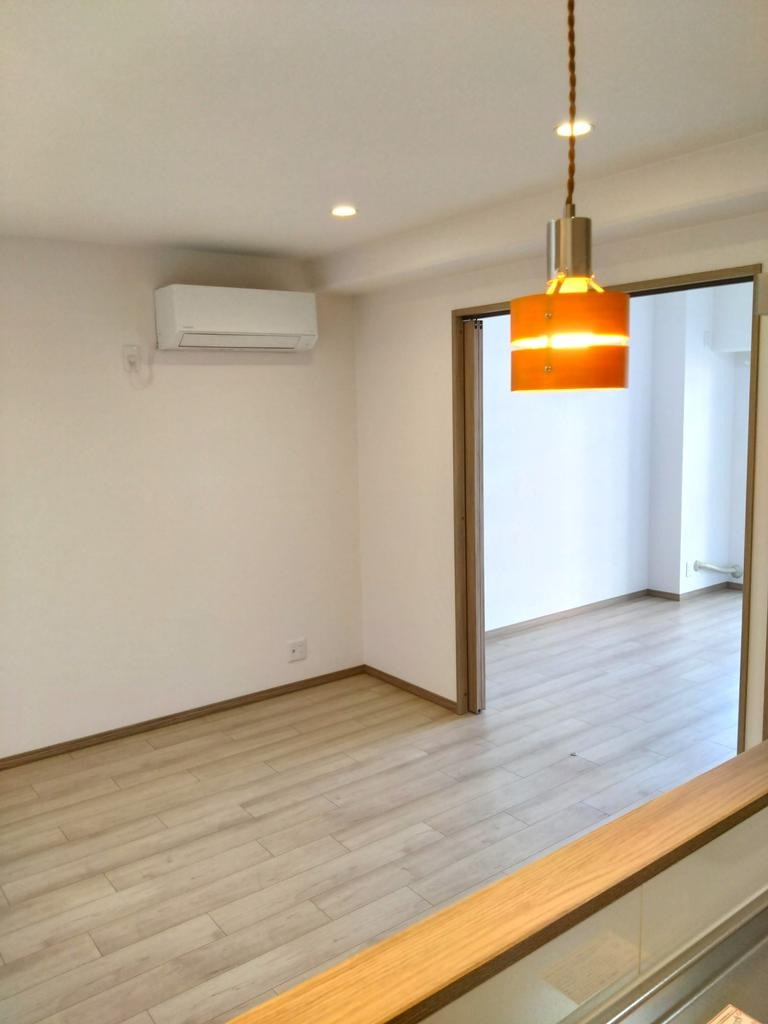 ノア北天満のダイニング|どんなインテリアにも馴染みやすいシンプルな室内。家具の配置もしやすいです。