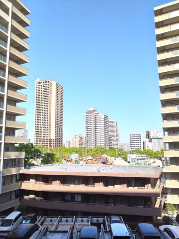 ノア北天満のバルコニー|たっぷりの陽光が差し込む東向きの住まいです。