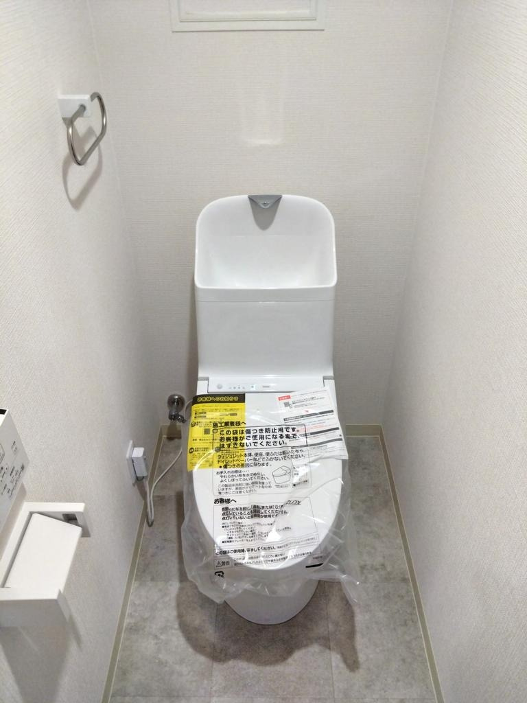 ノア北天満のトイレ|新調済みのトイレでウォシュレット機能が付いており、清潔で心地よくご利用いただけます。