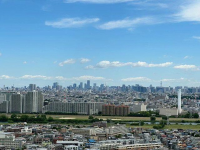 | 都心らしい高層ビル群と心安ら…