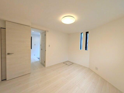  | 1階洋室6畳に入る建具は天井付…